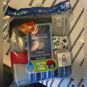 Boys new tagless briefs sz small